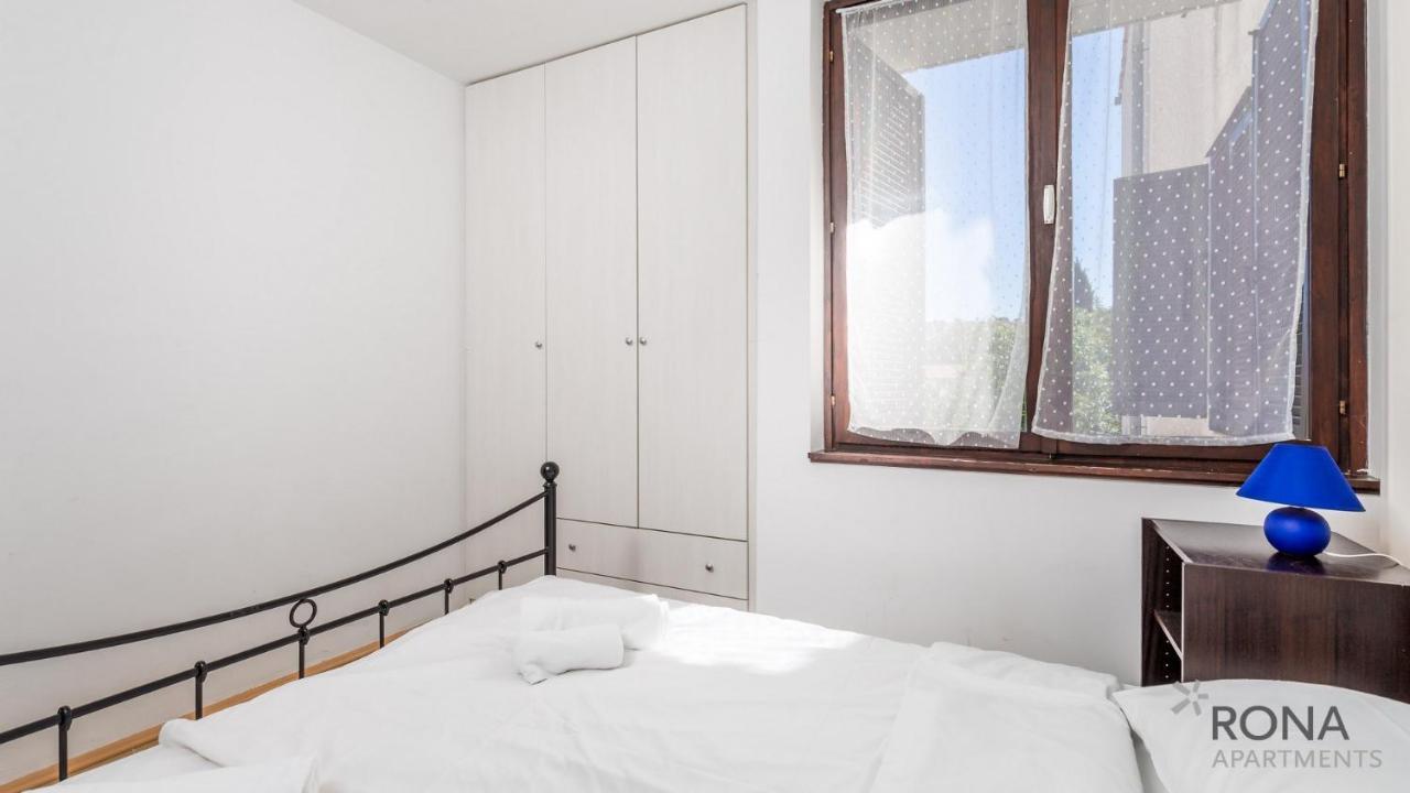 Rona Apartment Zrinka Poreč Exterior foto
