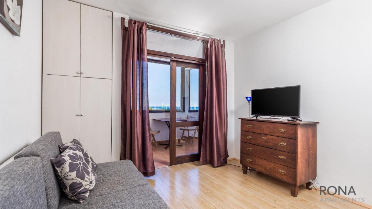 Rona Apartment Zrinka Poreč Exterior foto